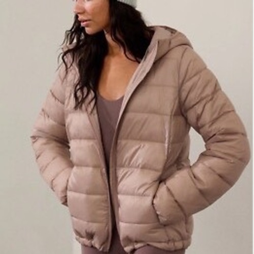 Athleta Aire Puffer Jacket Champagne Beige Hooded Full Zip Pockets Womens Medium